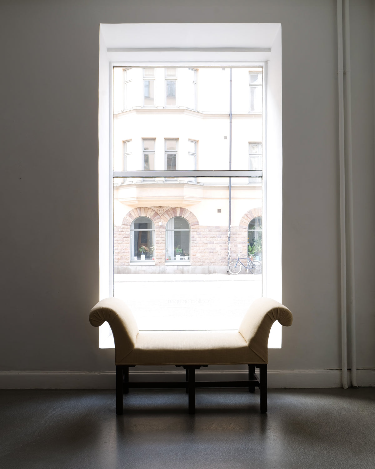 Swedish window seat bench 1900s in cream upholstery