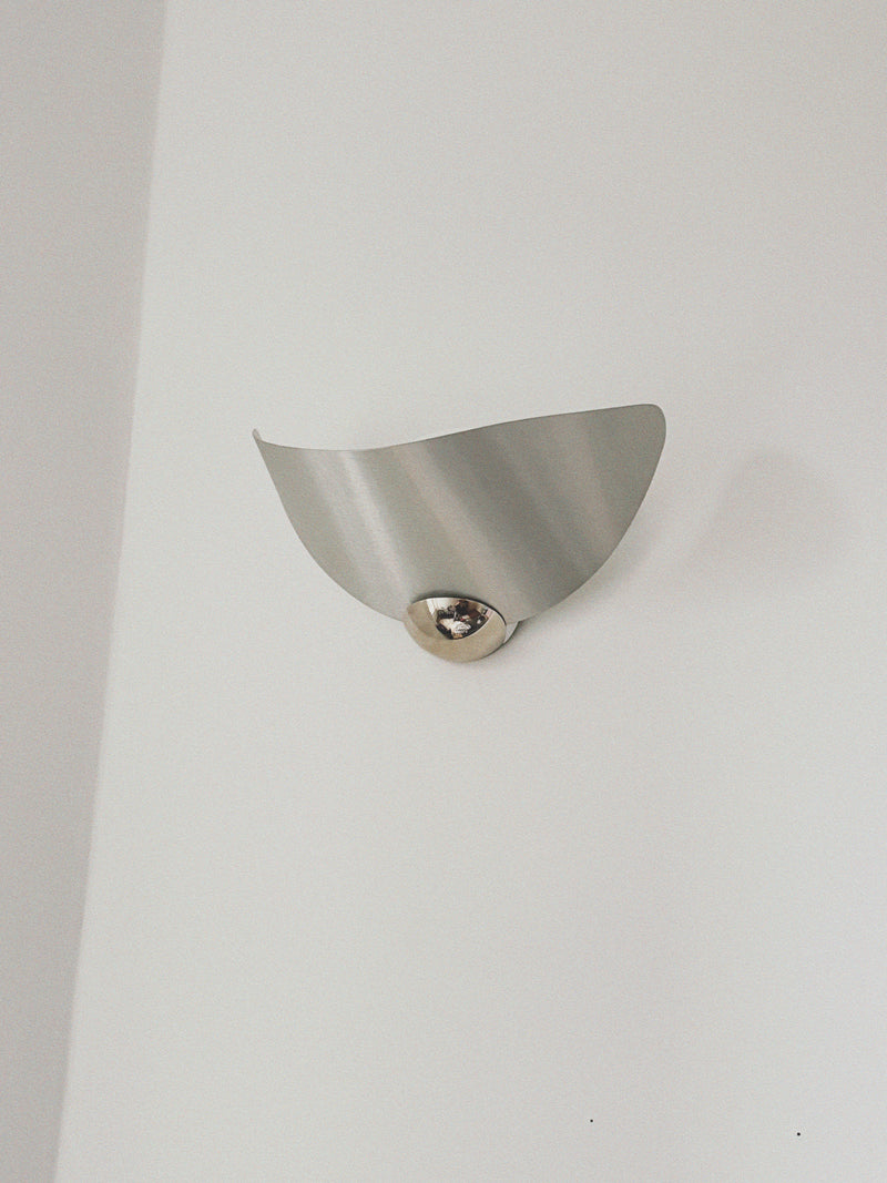'Aura' Light by Arteluce, Italy by Huerto | The Oblist