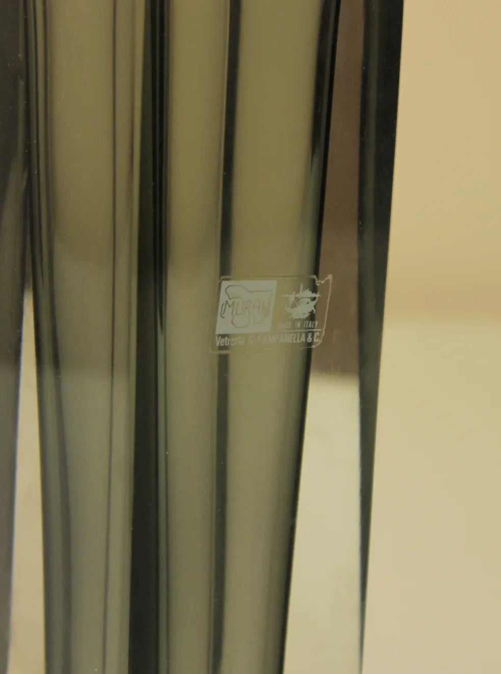 Alessandro Mandruzzato Murano Vase — close-up of smoky glass detail