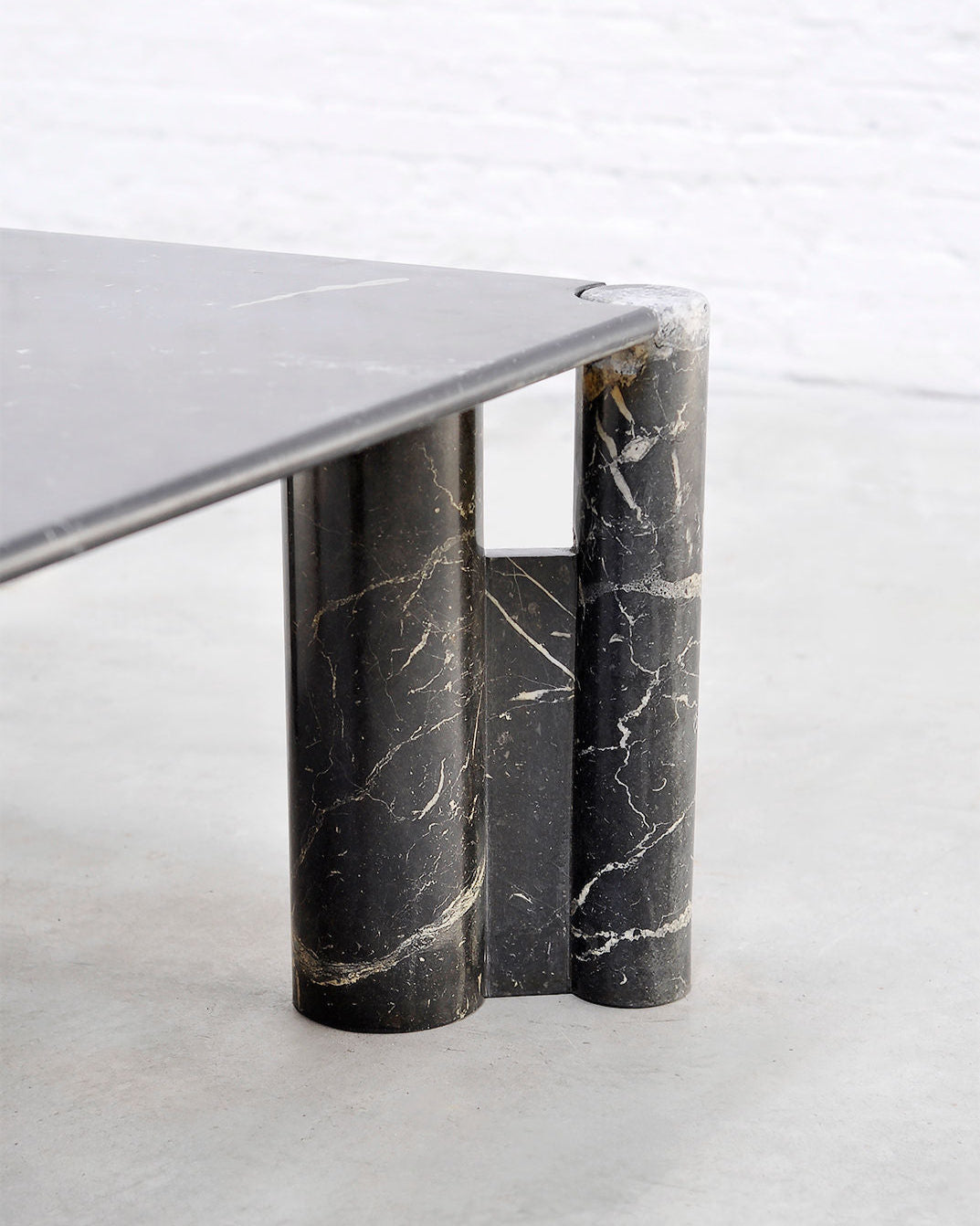 Cylindrical marble base detail of Gae Aulenti style coffee table