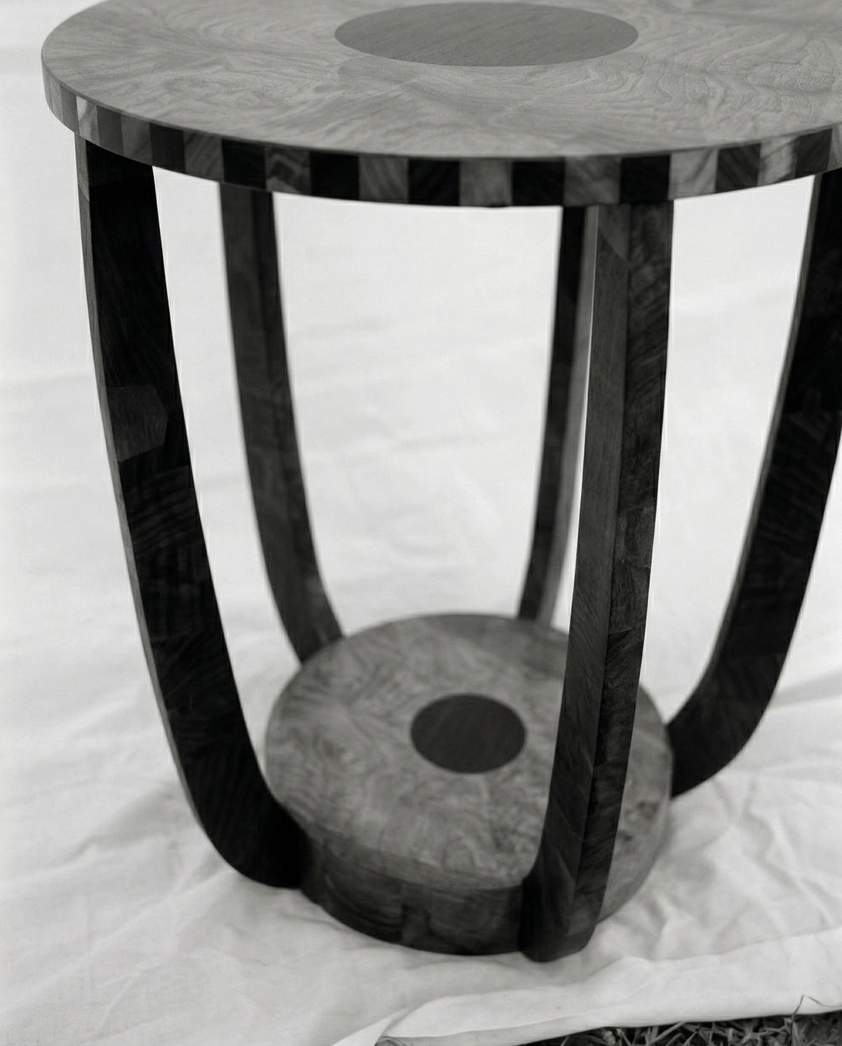 'Roman' Burl Side table — close-up