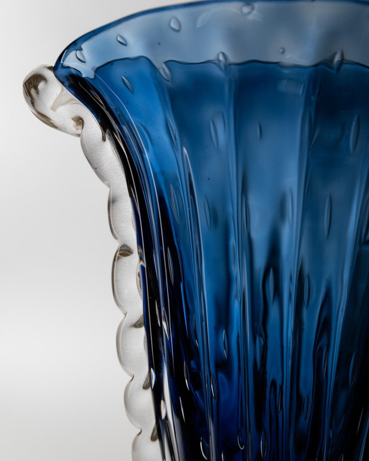 Vintage 19060s Murano Glass Vase by Barovier, Royal Blue with Gold, Bubble Glass, Twisted Texture, Italian Art Glass, Elegant Gift Idea — detail view