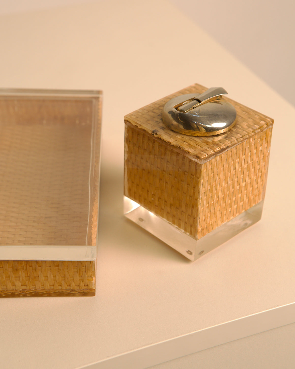 1970s Italian wicker cube lighter with plexiglass base detail