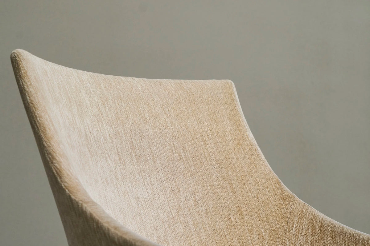 Very Elegant Mid-Century Armchair in Wool and Beech Europe 1950s — close-up