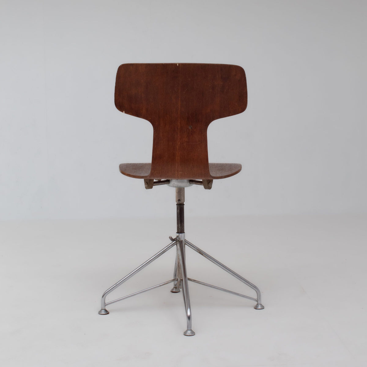 Set of 4 Arne Jacobsen Chairs — additional view