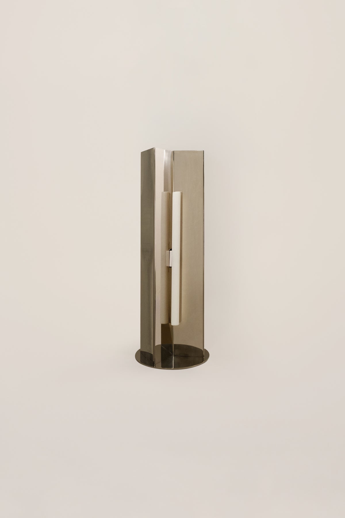 'Arrow' Table Lamp Without Diffuser — detail view