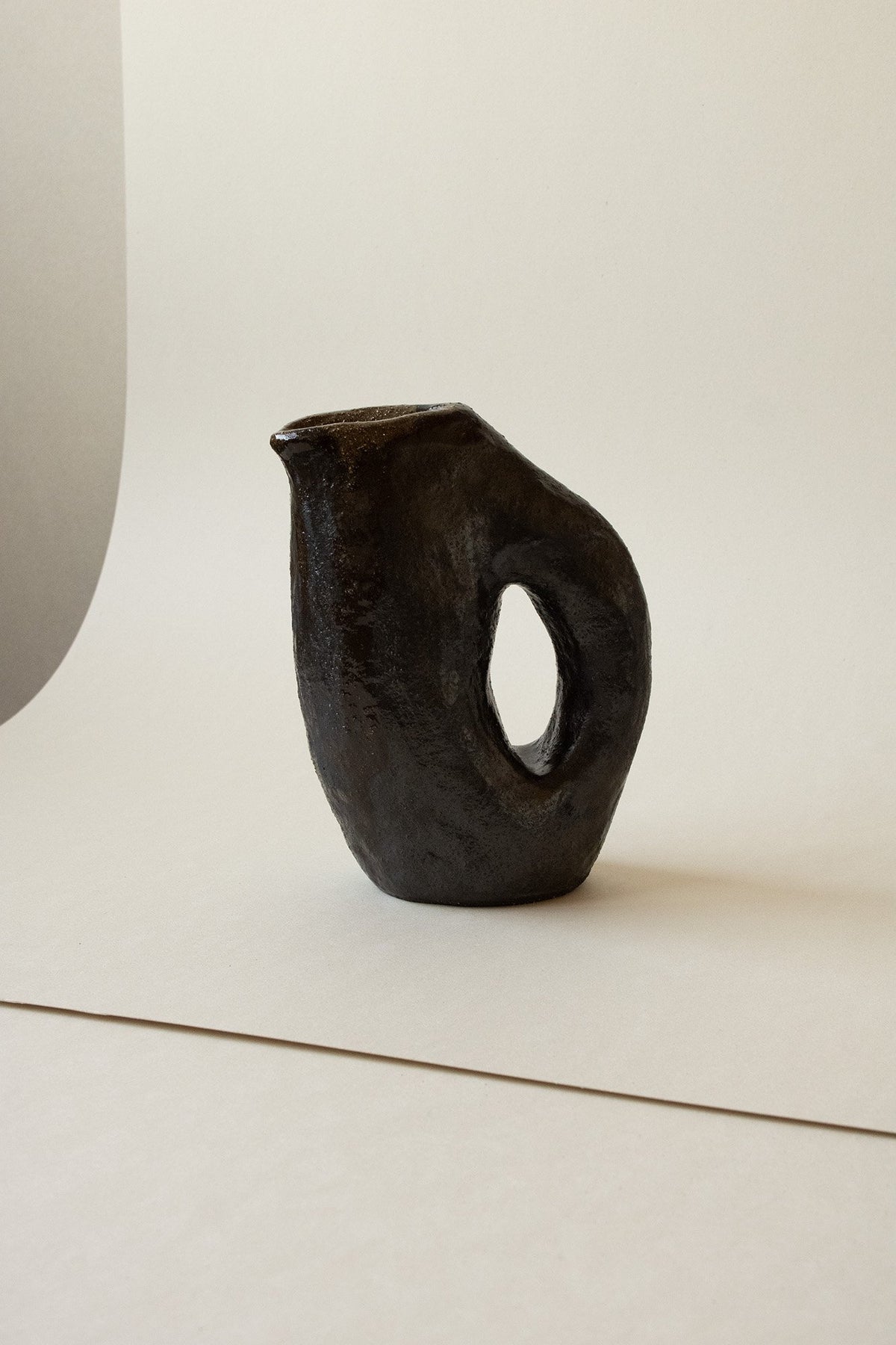 Grande Carafe — lifestyle setting