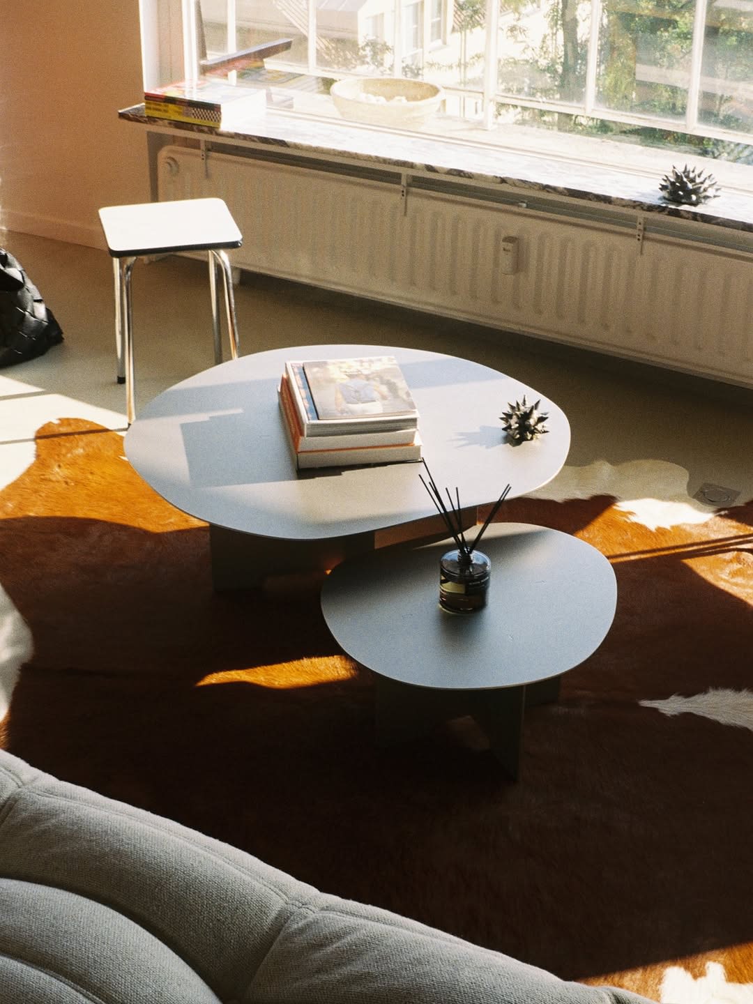 Coffee Table - 1.0 - Stainless Steel — side angle