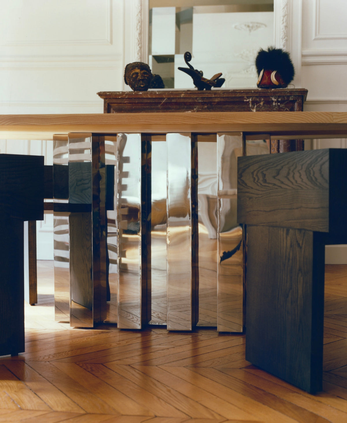 Oval dining table — close-up