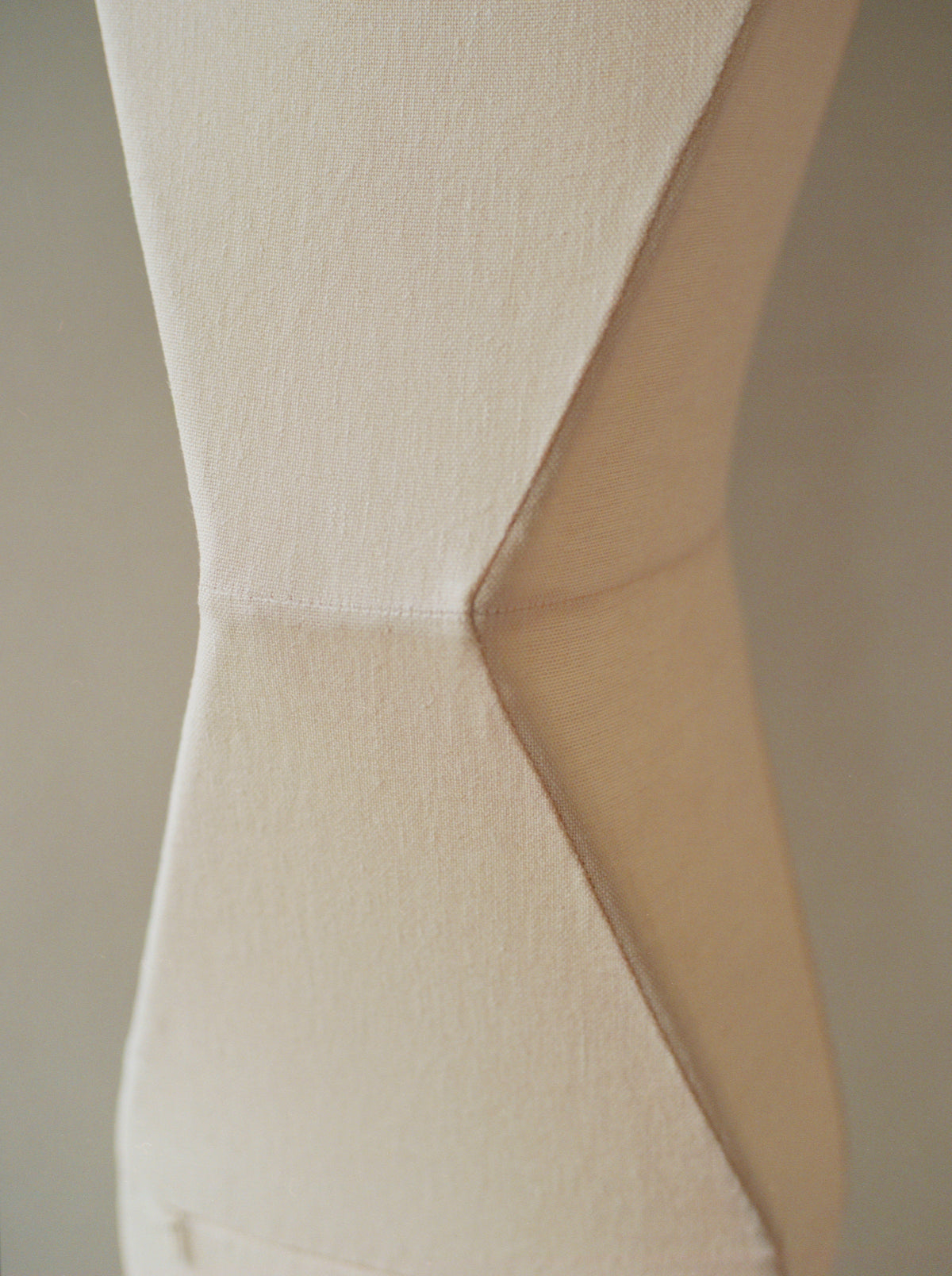 "Arête" Pendant Vertical Line — alternate view
