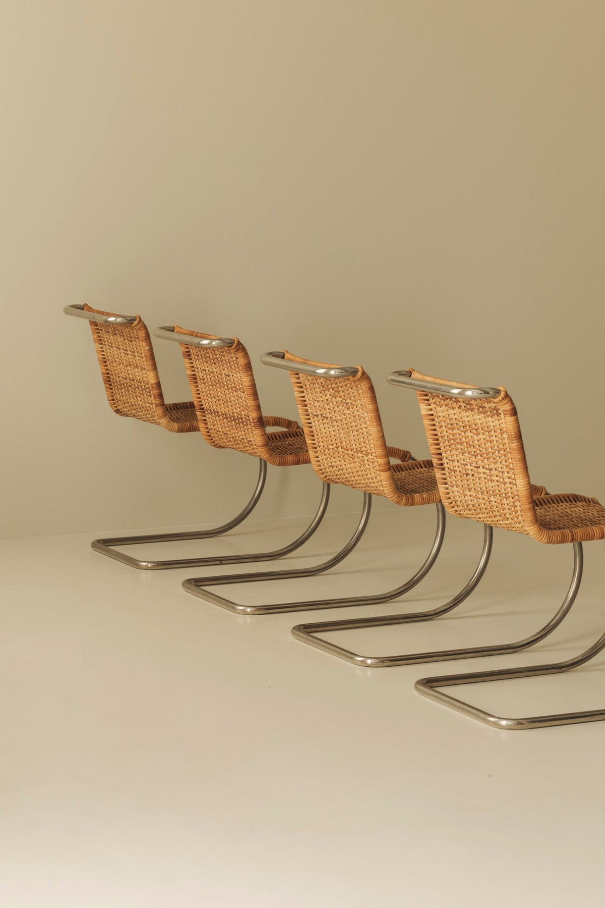 Ludwig Mies van der Rohe – B42 Cantilever Dining Chairs (Set of 4) — alternate view
