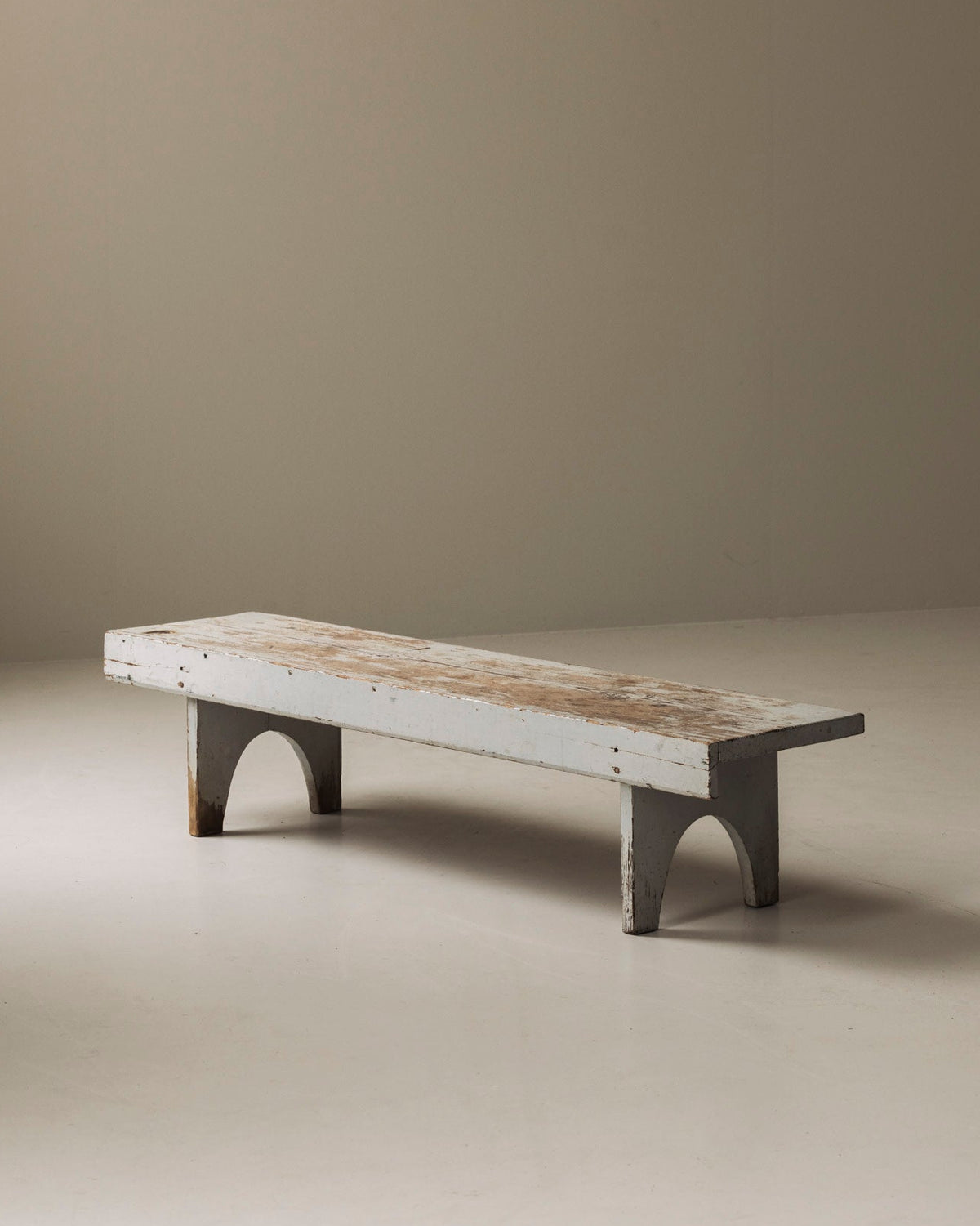 Rough patinated Swedish bench from the 1950s. — additional view