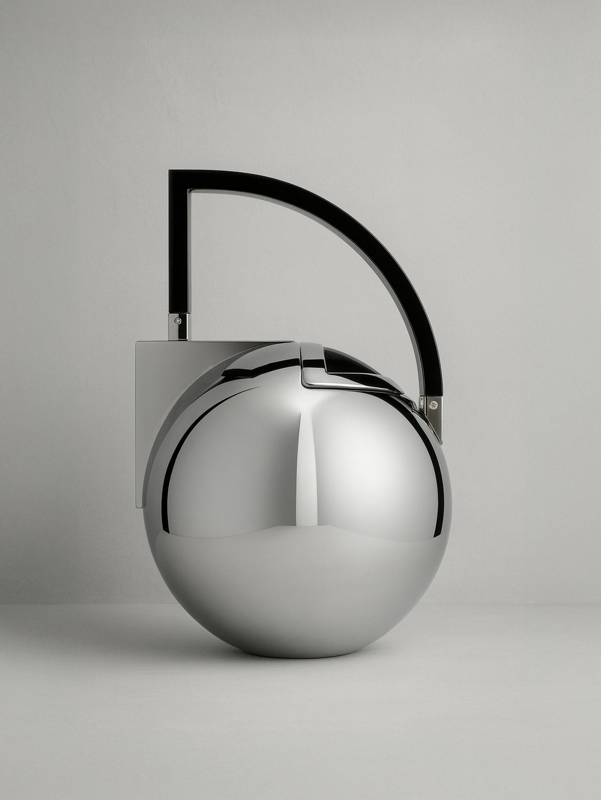 Bauhaus inspired tea pot by Oliver Hemming by Dodo Vintage | The Oblist