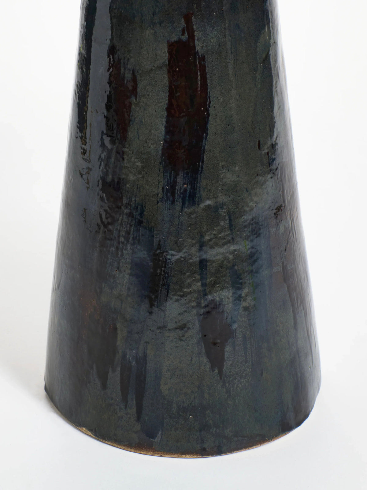 Porto Belo Table — side angle