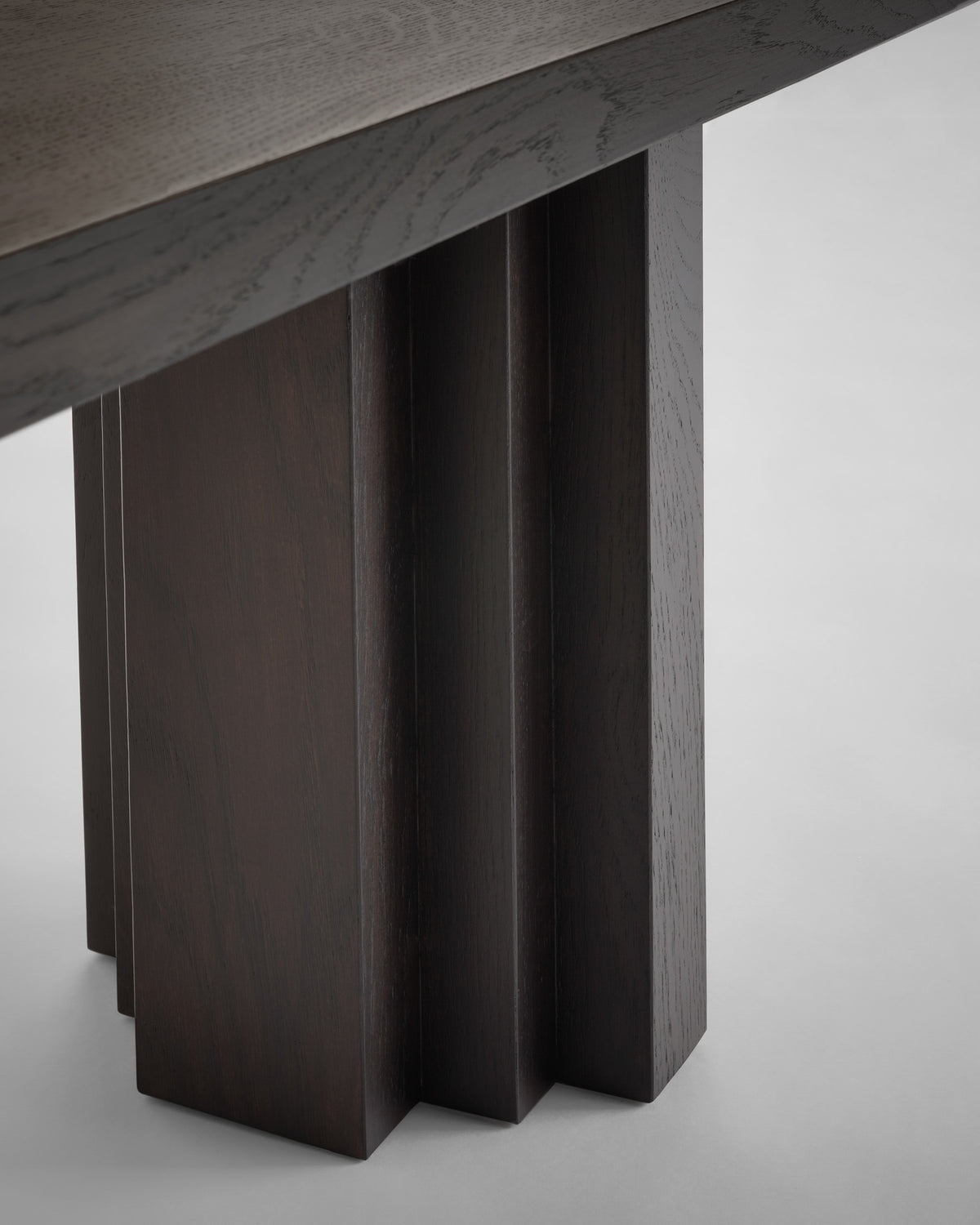 Brut Slim Bench — lifestyle setting