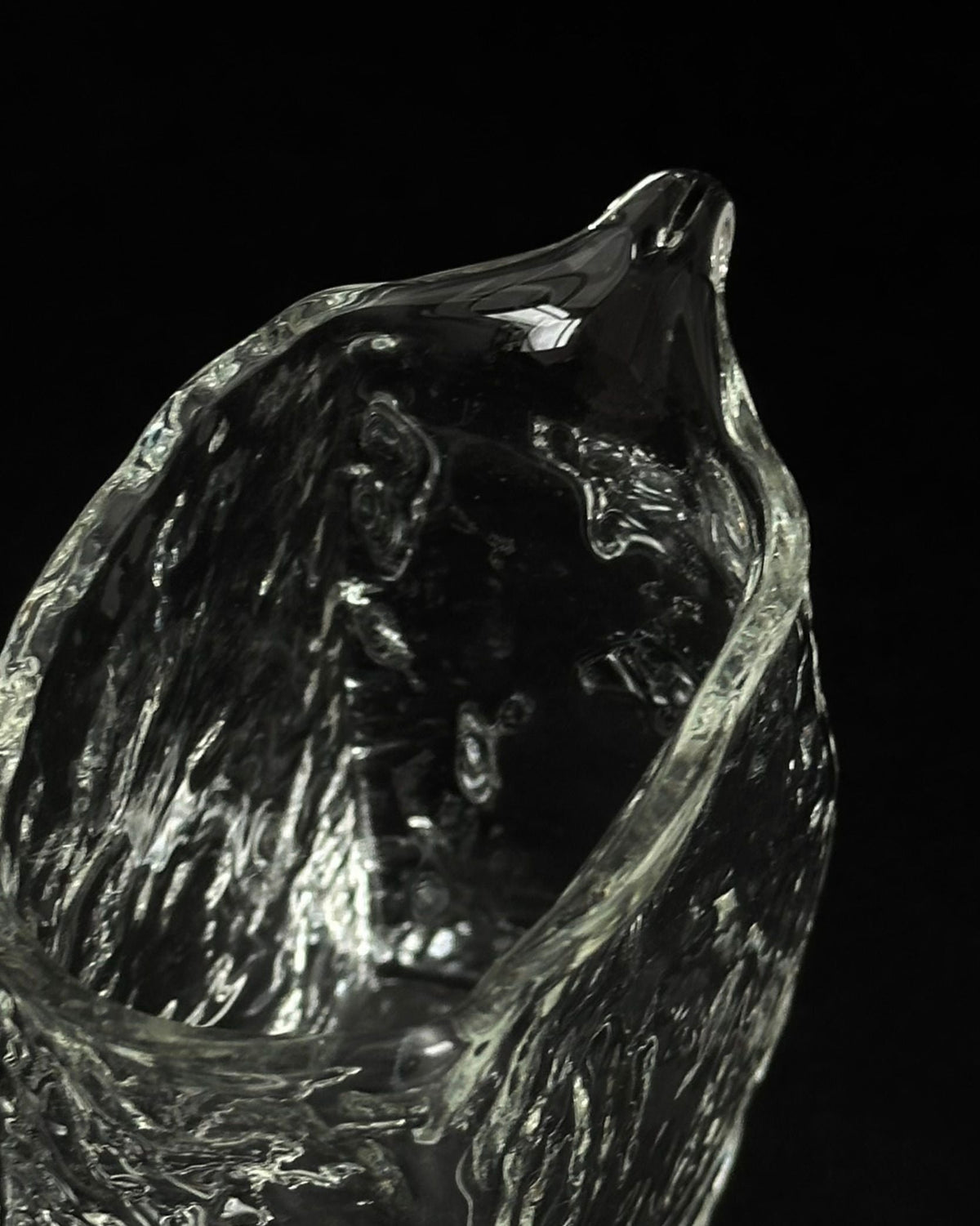 'DELIRIUM' small glass pitcher — lifestyle setting