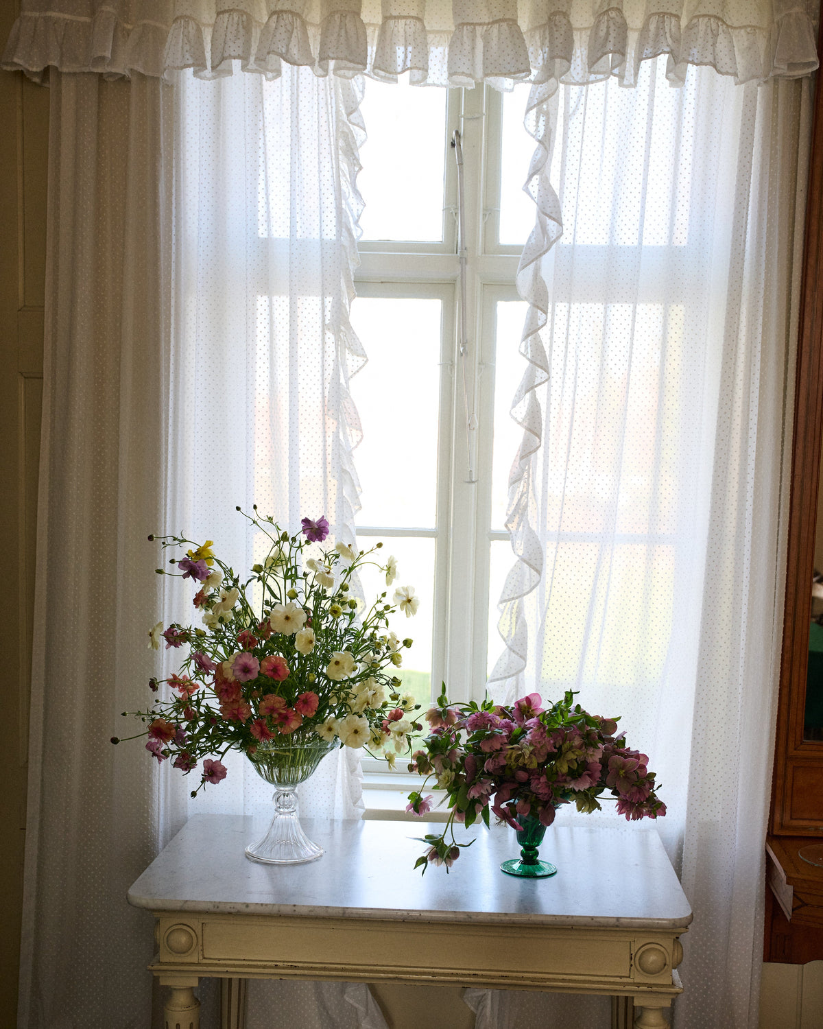 Blixen Vase Large — positioned on table with fresh flowers