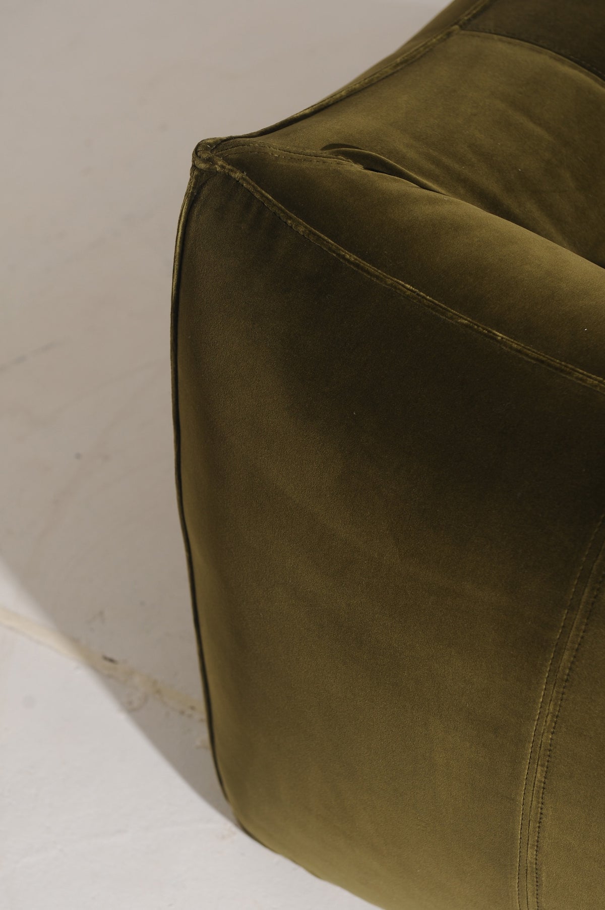 Rare Sectional Sofa 'Le Bambole' by Mario Bellini for B&B Italia, Italy 1971 — close-up of olive green velvet texture