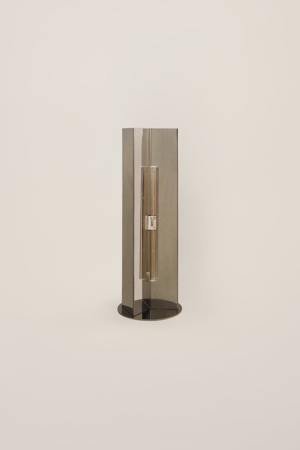 'Arrow' Table Lamp Without Diffuser — close-up