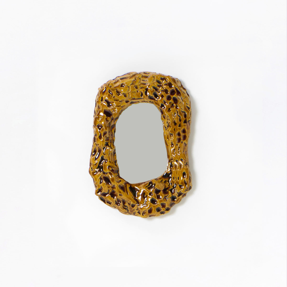 Massa - artisanal ceramic mirror — close-up
