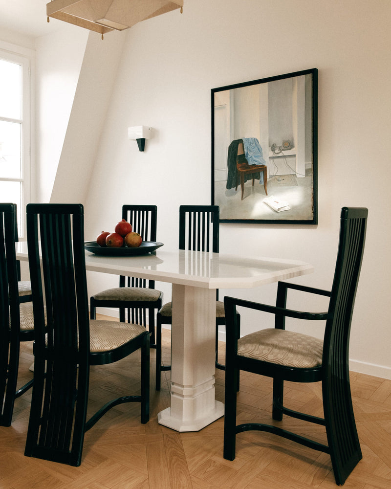 THE DINING TABLE E03 — close-up