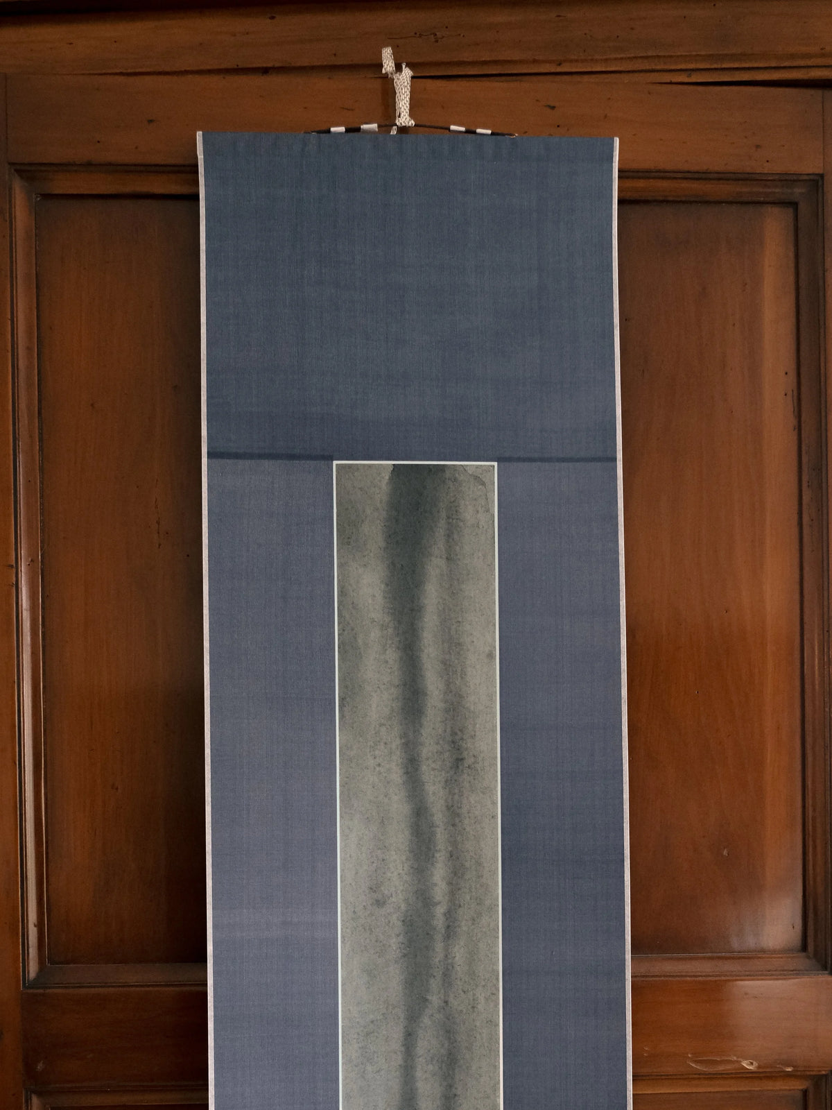 Trace in Grey Blue (2026), Painting by Aimée Adriaansen — side angle