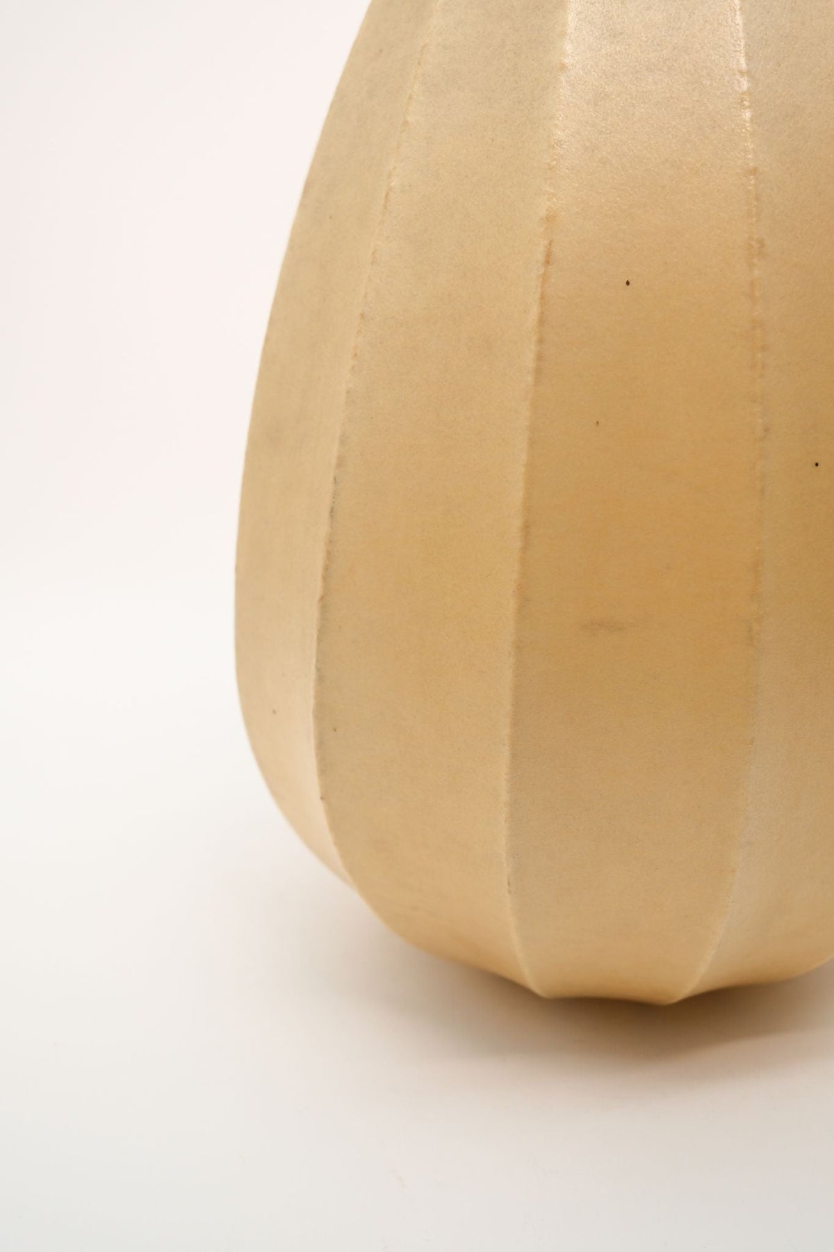Cocoon Pendant, Goldkant — detail view