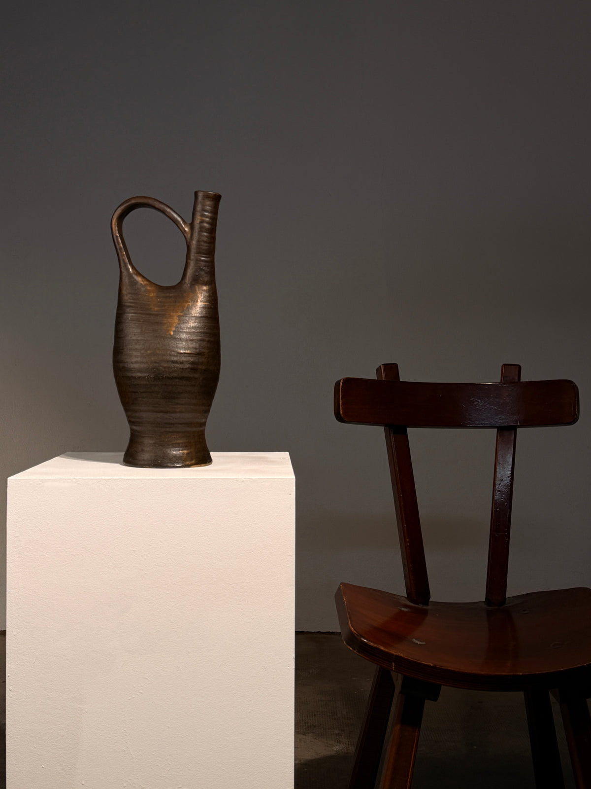 Large Stoneware Pitcher by Bernadette Sulmont, France, circa 1960 — side view on white pedestal with wooden chair