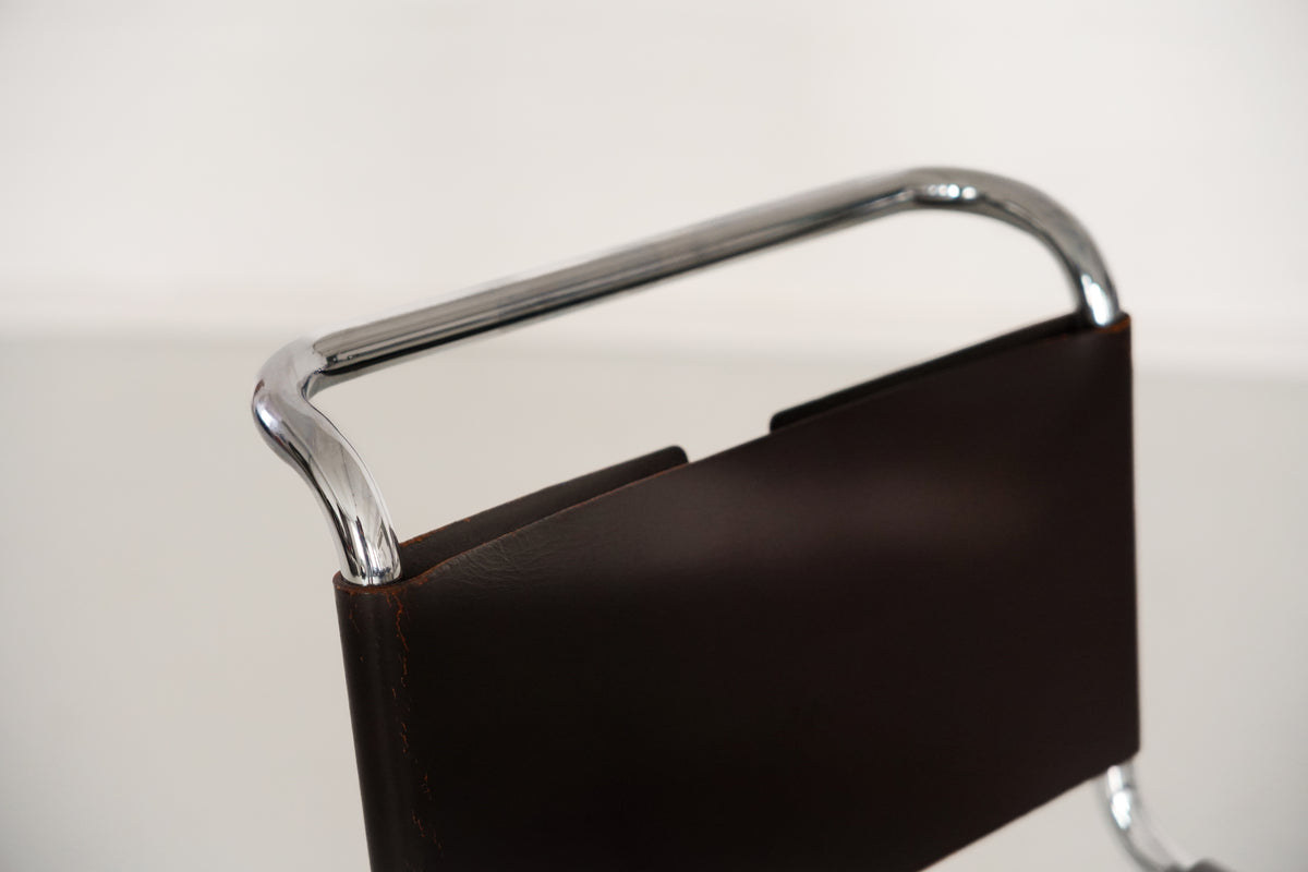 Chrome tubular frame detail of B33 cantilever chair by Breuer