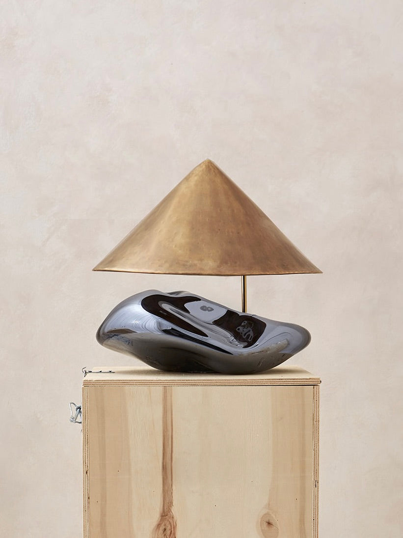 Obsidian Lamp' Table Lamp — close-up of black ceramic base and brass shade