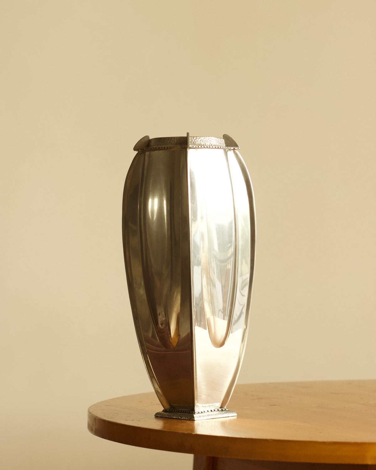 Sculptural Silver Vase by Mansión Luna | The Oblist