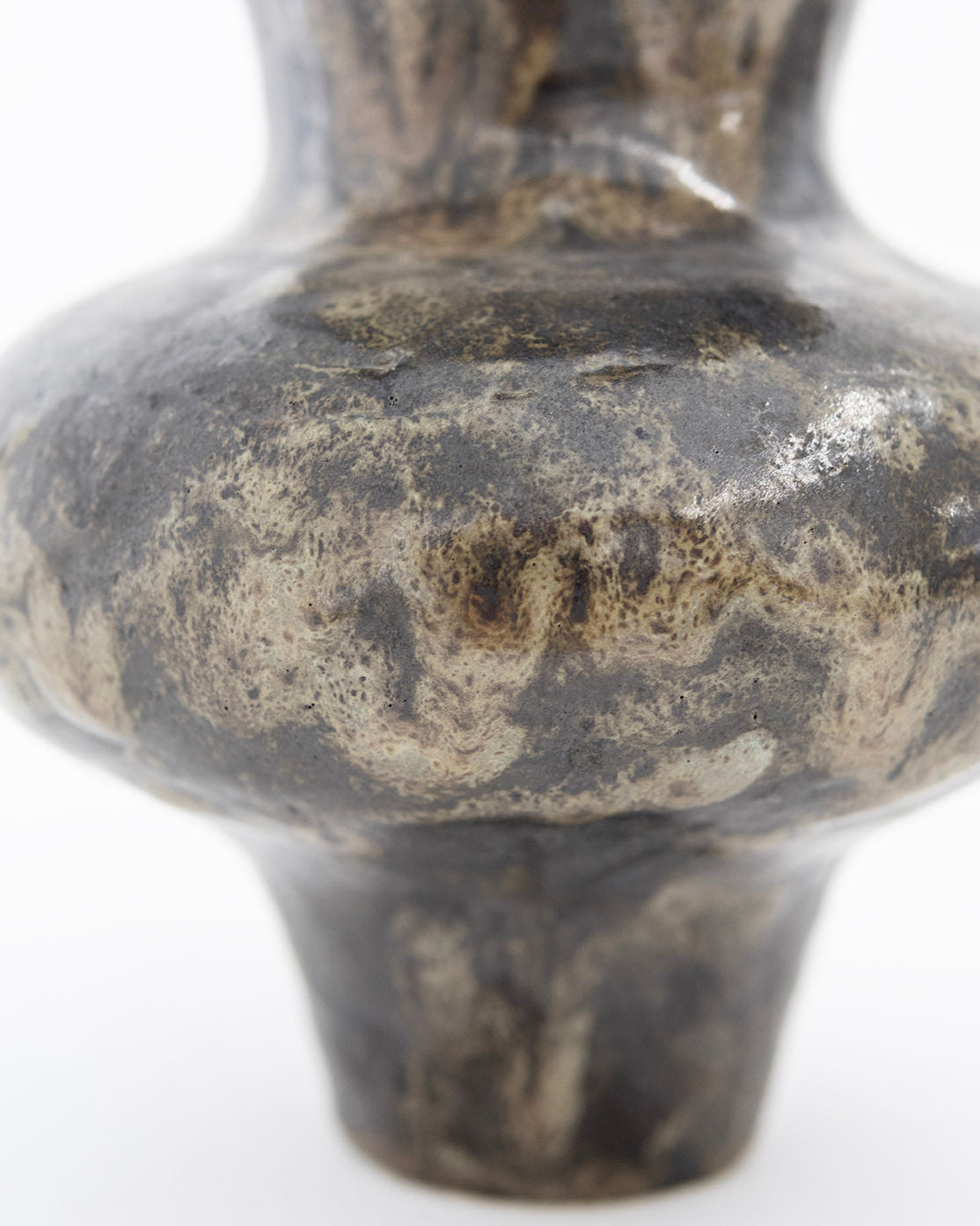 Obsidian marble textured detail of Cratera vase by Canoa Lab