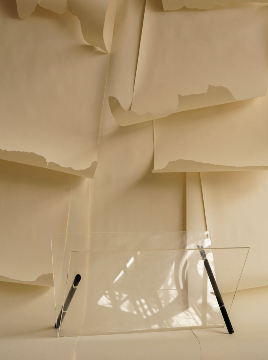  Sleek and stylish magazine holder with wire frame and matte finish