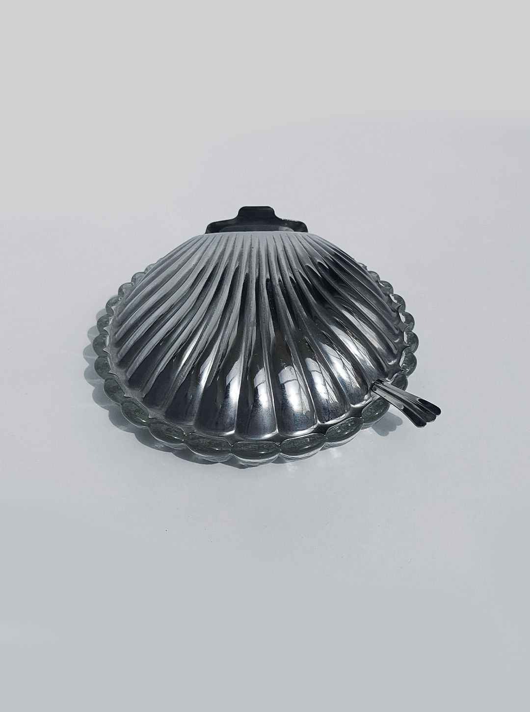 Elegant and Functional Butter Dish with Scalloped Edges and Lid