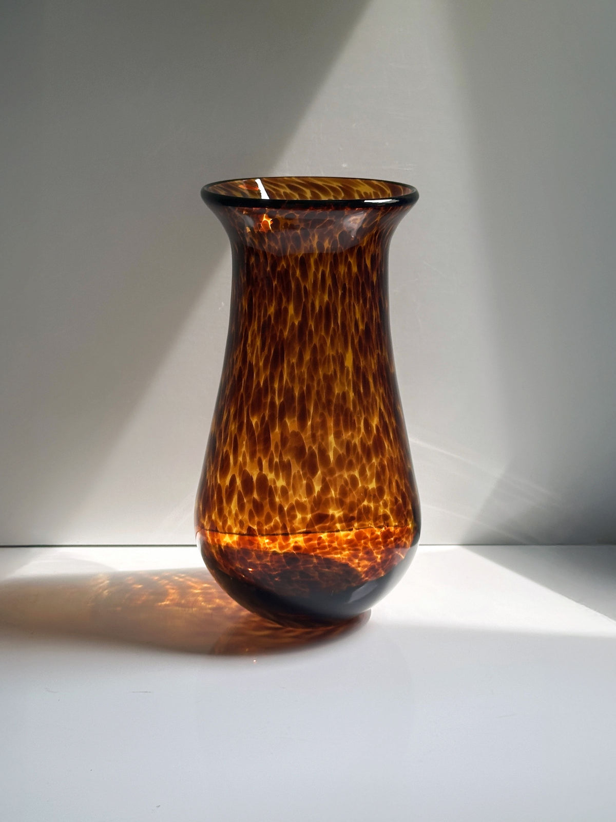 Murano tortoise glass vase detail showing amber honeycomb pattern