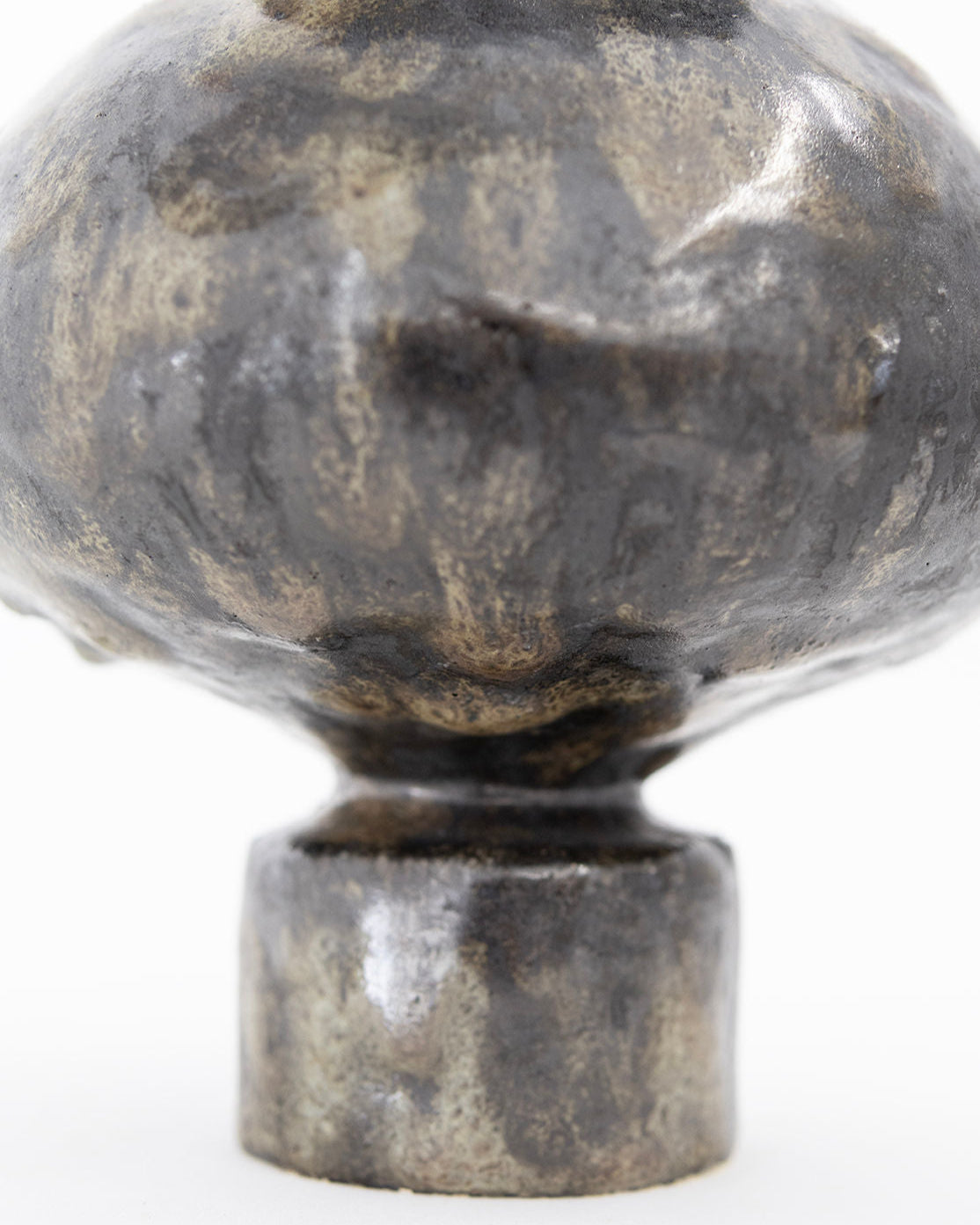 Close-up detail of Pelike Obsidiana vase's dark glass surface