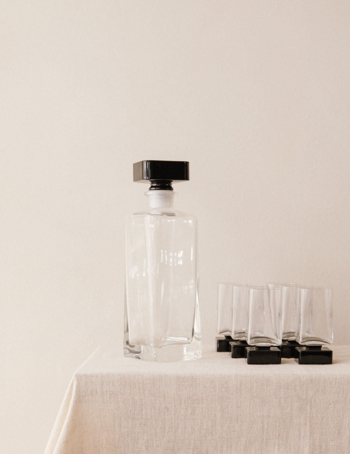 Bormioli Monet Noir liqueur decanter with matching glasses detail