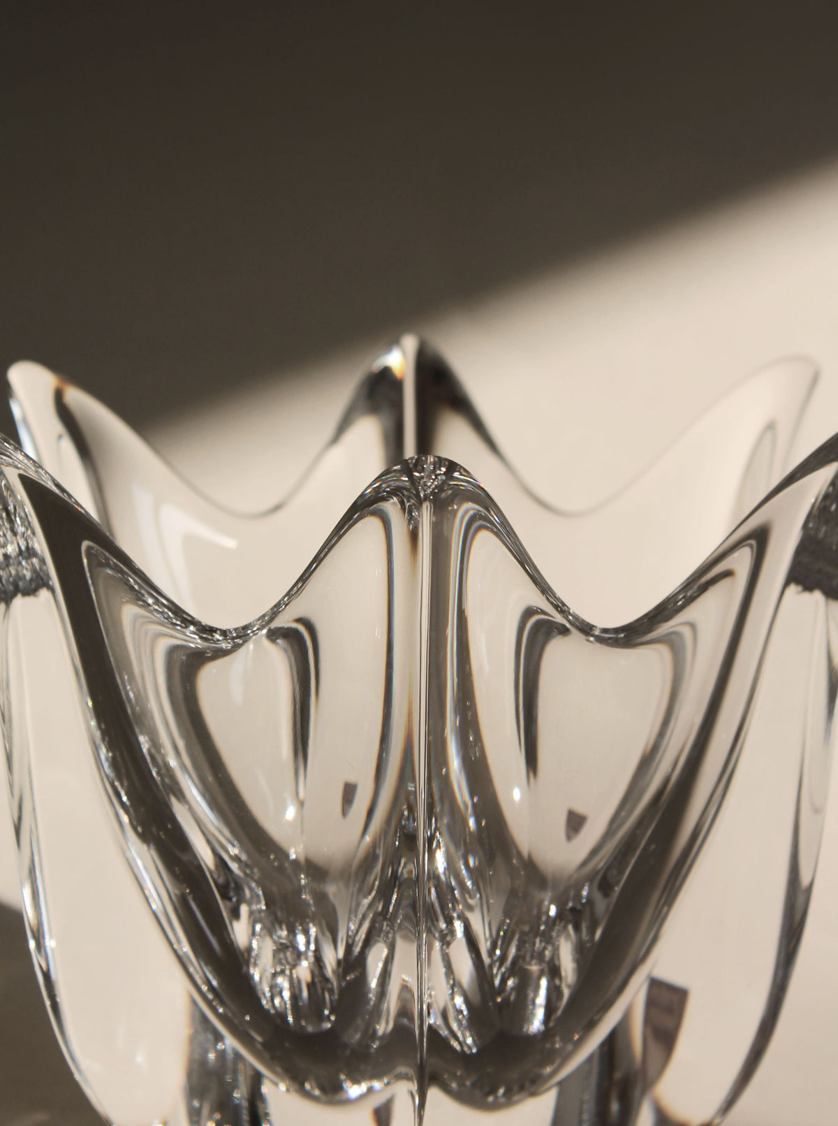 Close-up detail of Jan Johansson clear crystal Belle bowl rim
