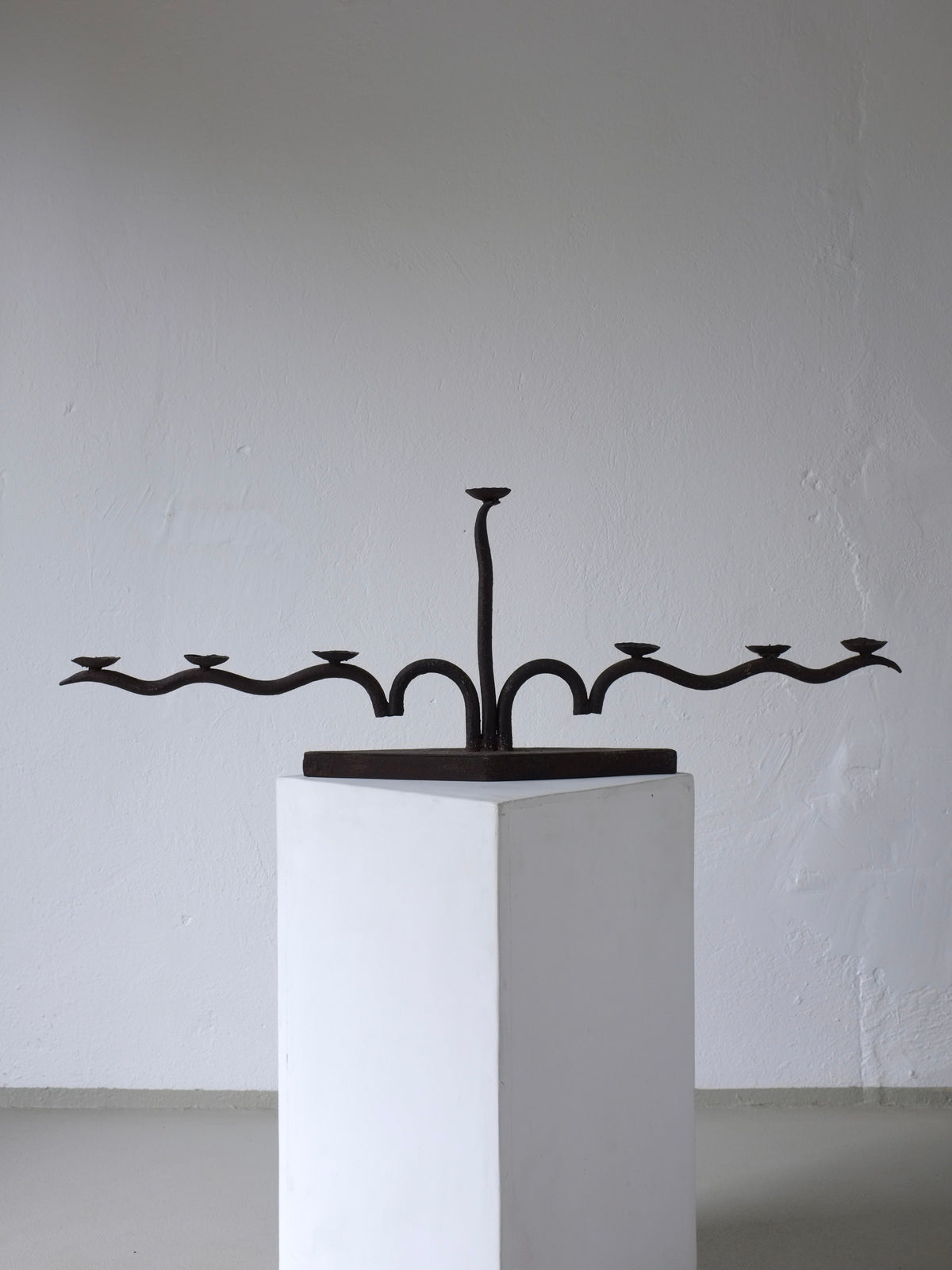 Large brutalist wrought iron candelabra with curved arms, 1960s