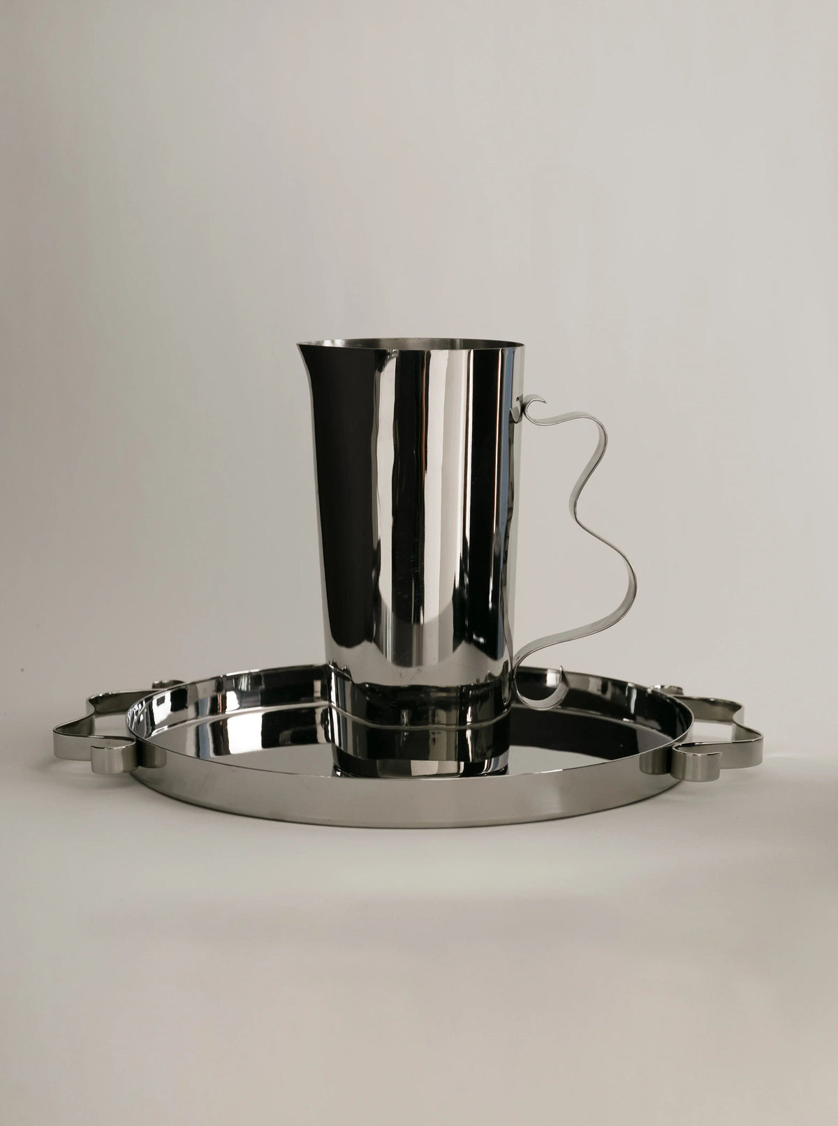 Squiggle Pitcher — lifestyle setting