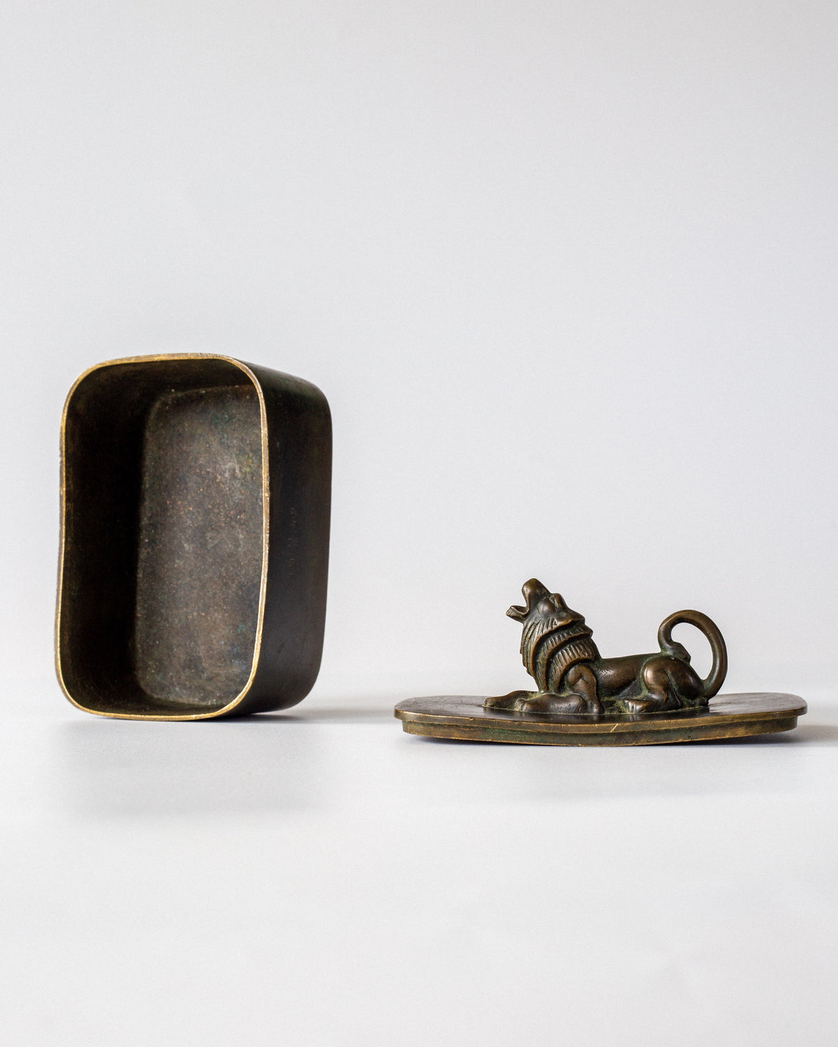 Art Deco bronze box with decorative lion sculpture lid detail