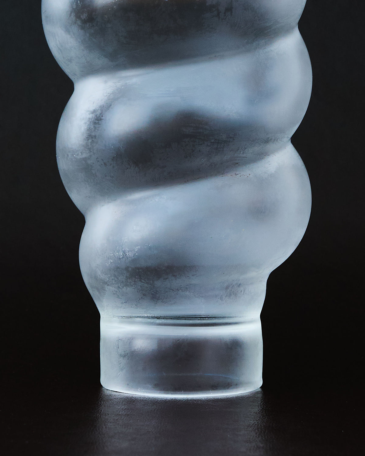 Paguro satin glass water glass spiral twisted design detail