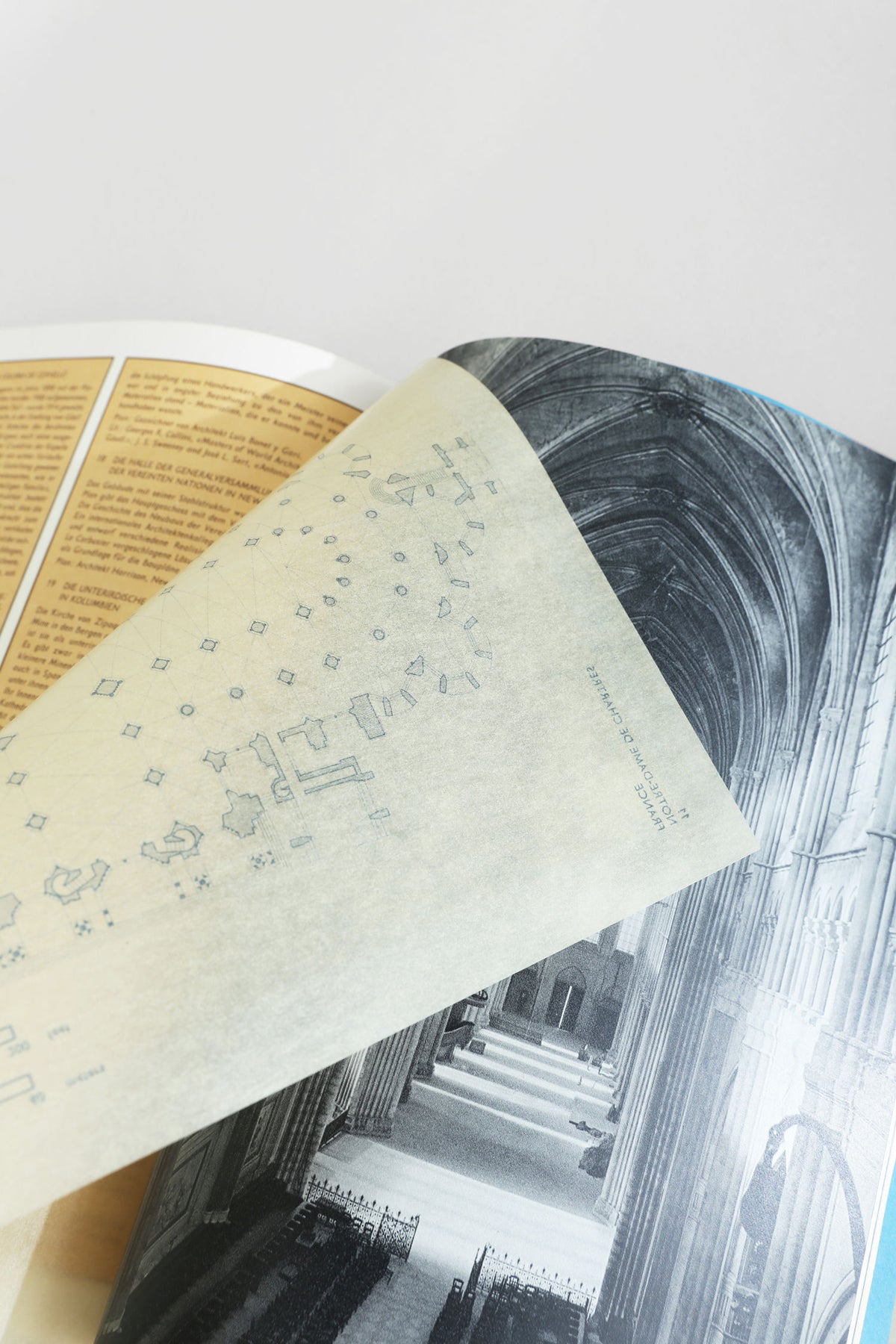 Camera magazine interior spread showing architectural arches and technical diagrams