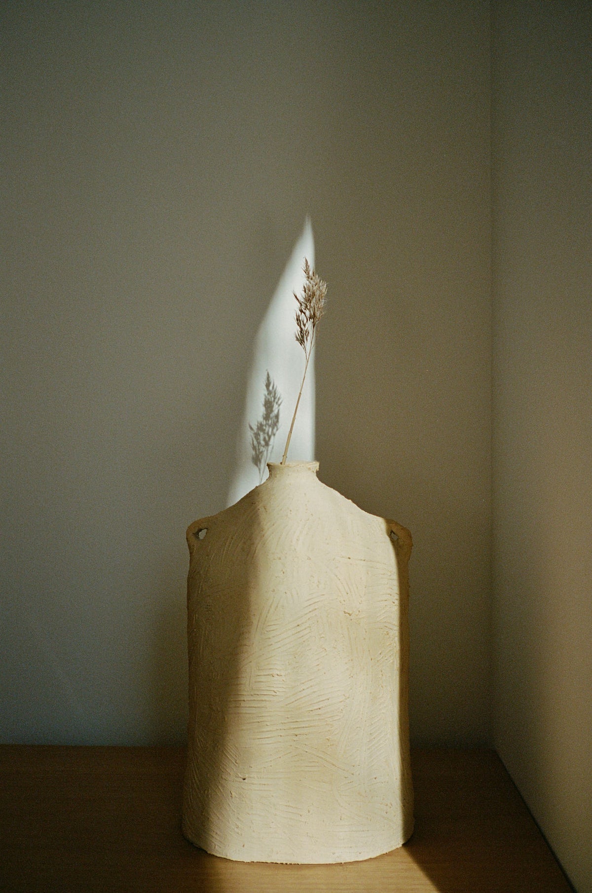 Niwa ceramic vase with dried grass stems by ATELIER1991