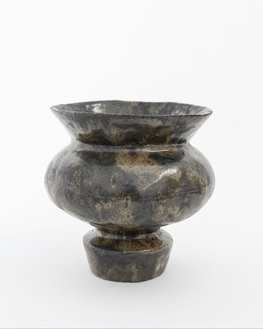 Kylix Obsidiana stone vase profile view showing curved silhouette