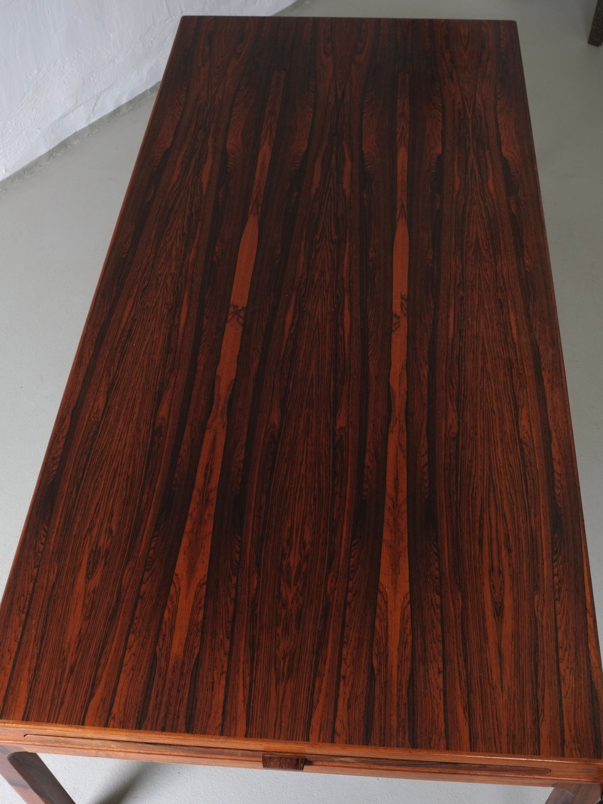 Top view of Johannes Andersen rosewood coffee table showing grain