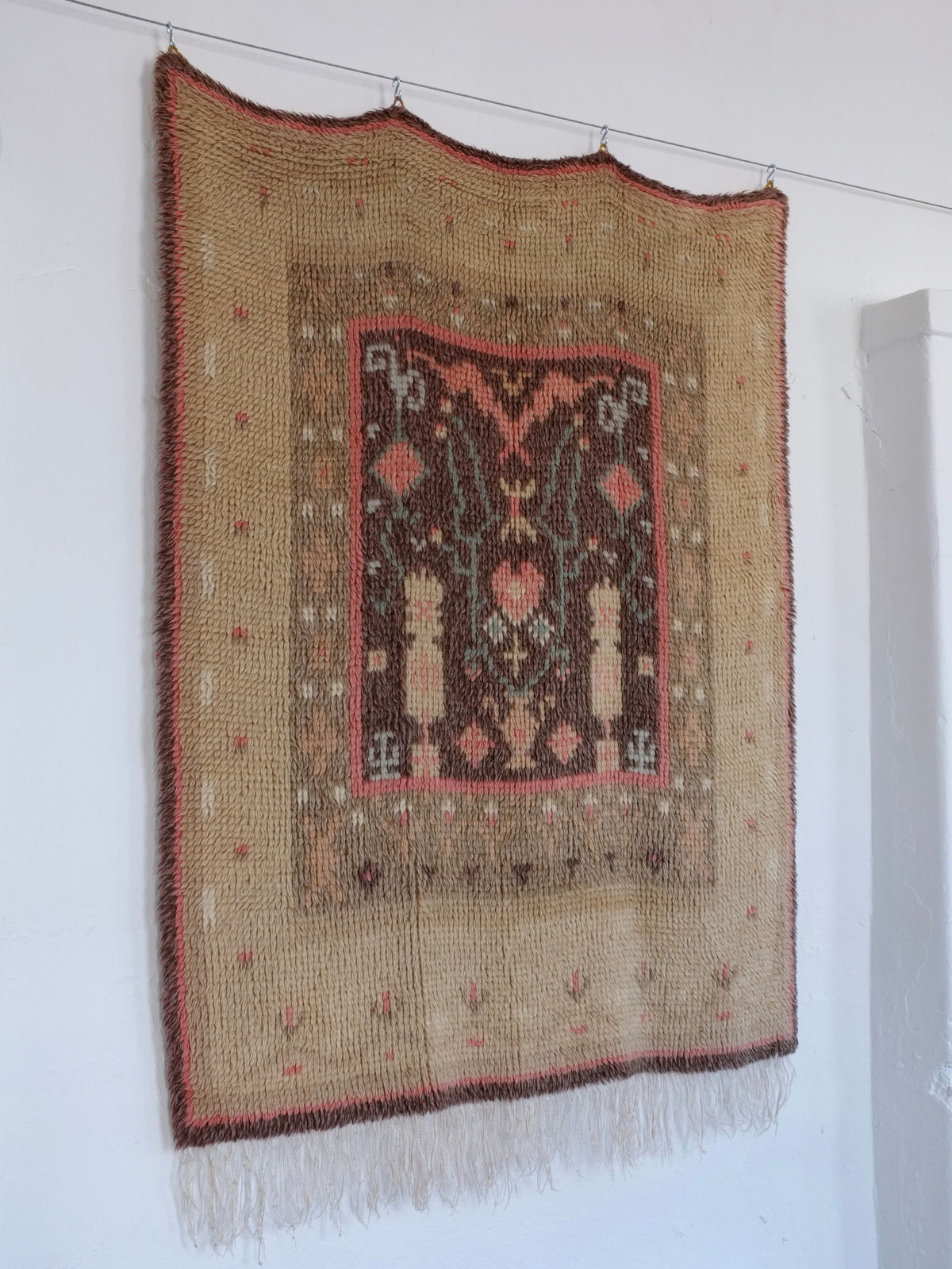 Vintage Finnish rya wall rug with floral motifs and fringe detail