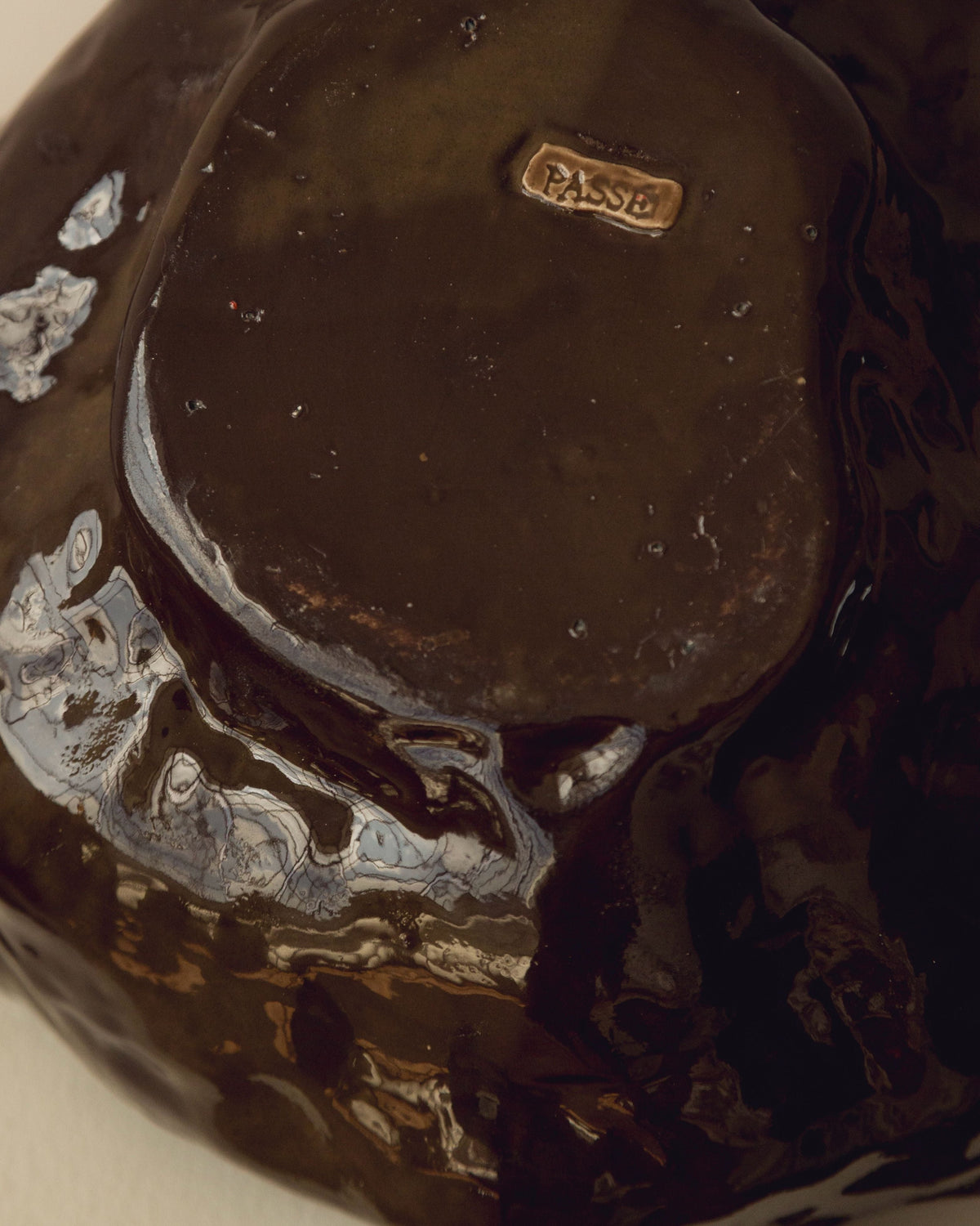 Modica ceramic bowl with marbled swirl pattern detail