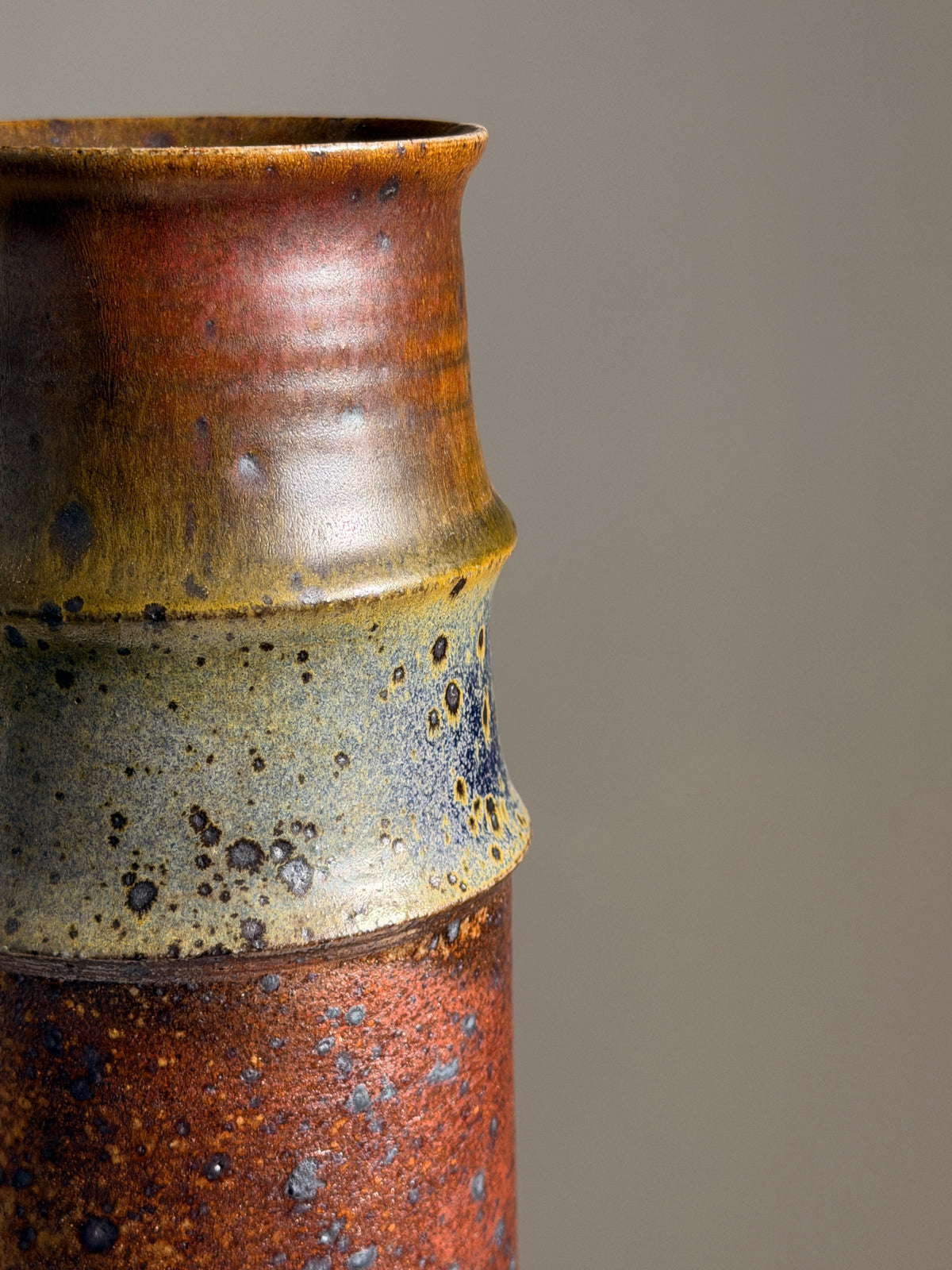 Stoneware cylindrical vase by Jacqueline Paul-Dauphin, La Borne, circa 1970 — close-up