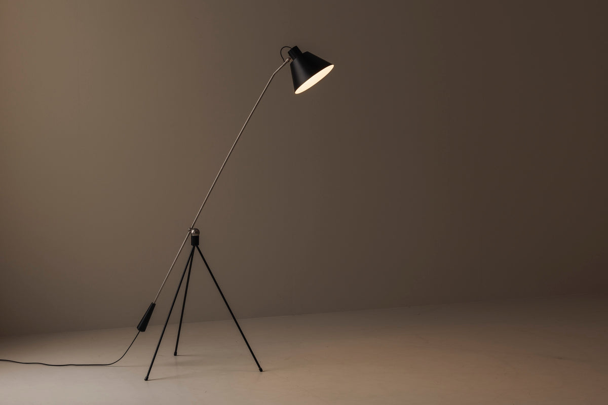 Early'Magneto' Floor Lamp by H. Fillekes for Artifort, the Netherlands 1954 — angled view showing black shade and metal legs